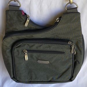 Baggallini criss cross crossbody bag